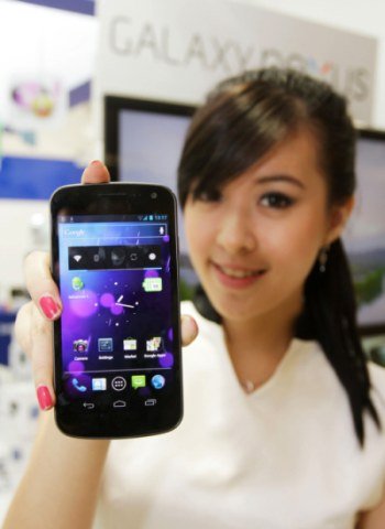 Photo GALAXY Nexus 01 Penjualan Perdana Samsung GALAXY Nexus, Diskon Rp 500 ribu smartphone mobile gadget liputan acara lokal 