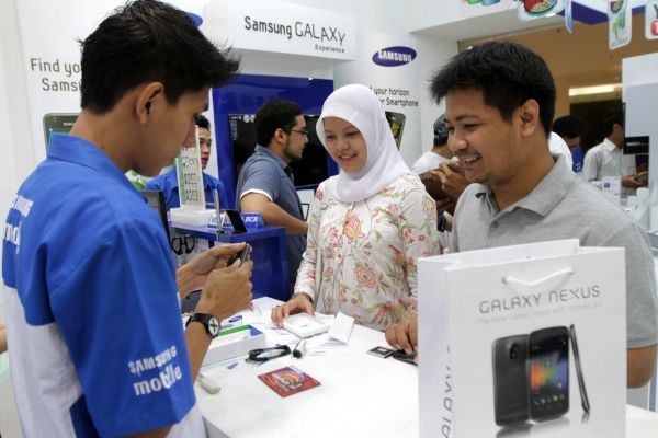 Photo GALAXY Nexus 04 Penjualan Perdana Samsung GALAXY Nexus, Diskon Rp 500 ribu smartphone mobile gadget liputan acara lokal 