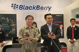 bb roxy 21 Manjakan Pelanggan, 2 Toko Resmi BlackBerry Hadir di ITC Roxy Mas smartphone mobile gadget liputan acara lokal 