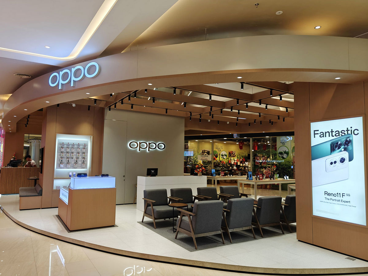 OPPO Experience Store Queen City Corner