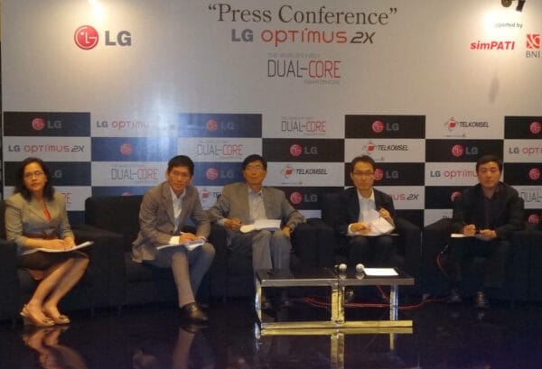 lg optimus 2x launch