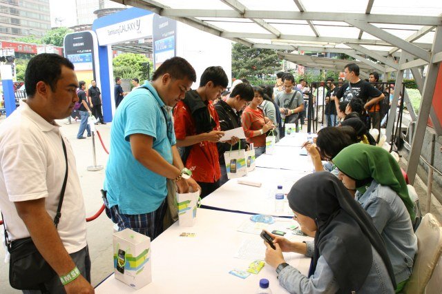 Transaksi pembelian Galaxy Y di eX Jakarta 22 Oktober 2011