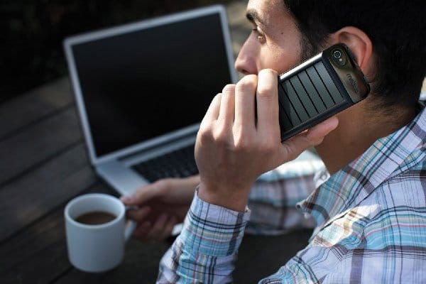 Eton mobius Solar iPhone Charging Case: Mengisi Baterai iPhone dengan Sinar Matahari 26 eton mobius 2