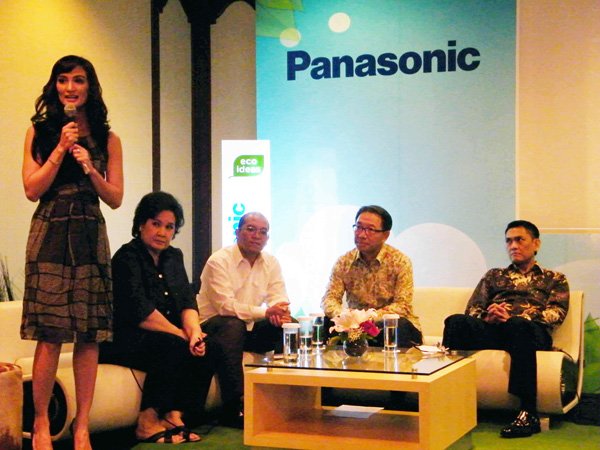 Atiqah Hasiholan, Eco Brand Ambassador Panasonic Gobel Indonesia