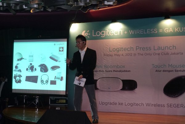 Logitech miniboombox dan Logitech Touch Mouse M600 launch 6