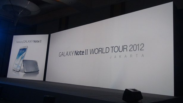 Samsung GALAXY Note II World Tour