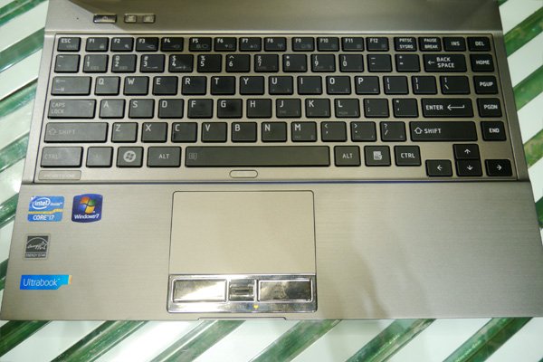 Toshiba Portege Z930 keyboard and trackpad