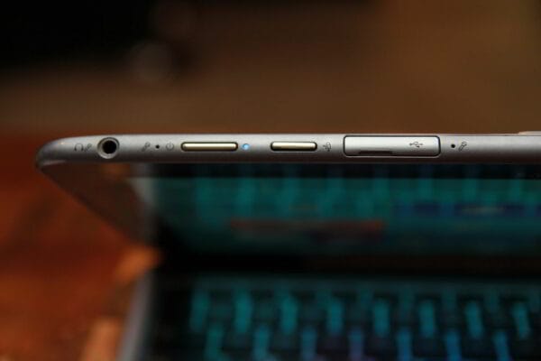 Review Samsung Ativ Smart PC 25 samsung ativ smart pc closeup1