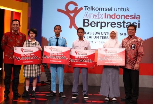 Telkomsel Untuk Anak Indonesia Berprestasi