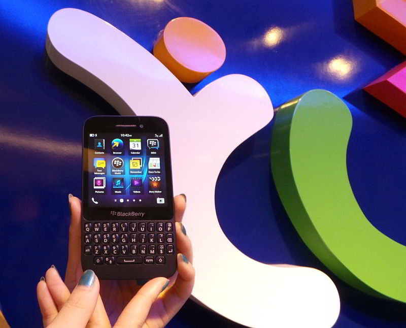 XL Luncurkan Bundling BlackBerry Q5 - YANGCANGGIH.COM