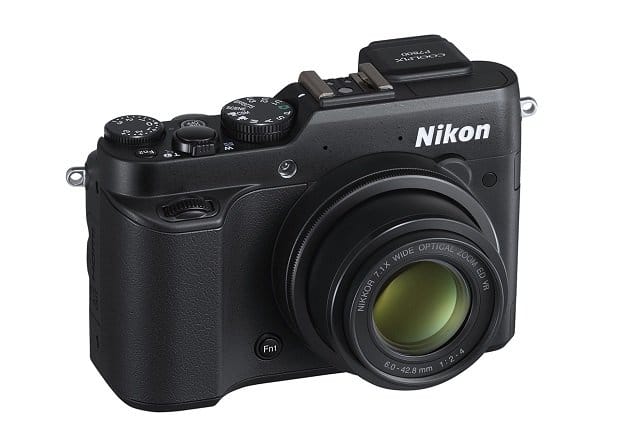 Nikon Coolpix P7800 Front