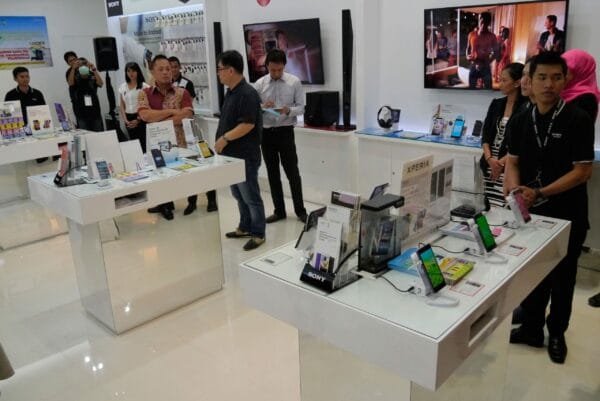 sony mobile store 2 scaled sony mobile store 2 scaled
