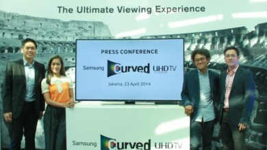 Photo B Jo Semidang Nia Dinata Riri Riza Bernard Ang dalam peluncuran Samsung Curved UHD TV 1