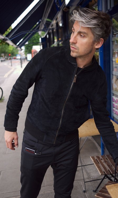 Celana Panjang Pertama di Dunia dengan Kemampuan Wireless Charging 32 Nokia Wireless charging trousers 2