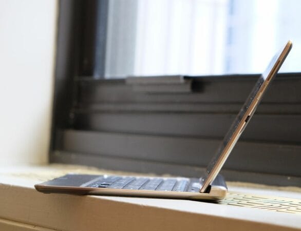 samsung galaxy tab s 105 plus keyboard side