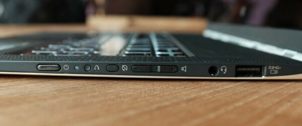 Review Lenovo Yoga 3 Pro 24 lenovo yoga 3 pro port 1
