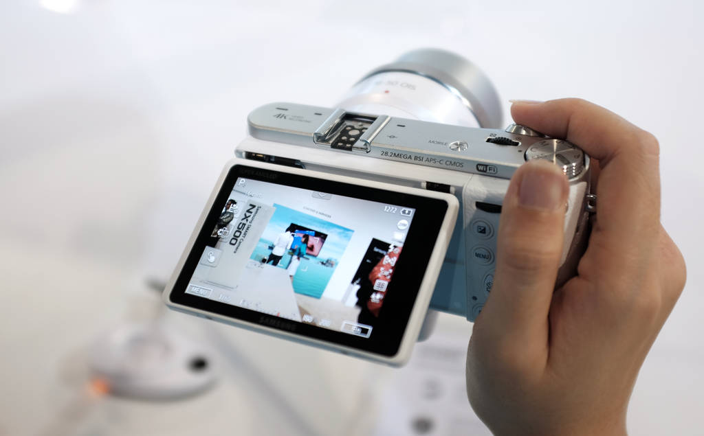 samsung nx500 layar