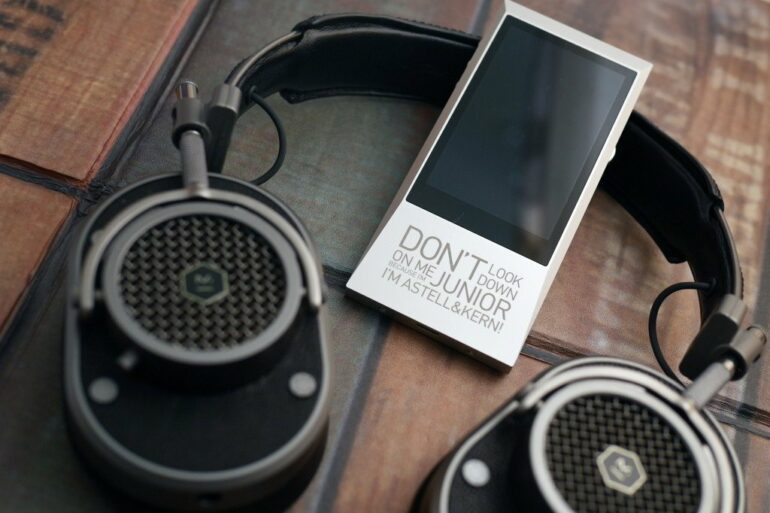Astell Kern AK Jr 1