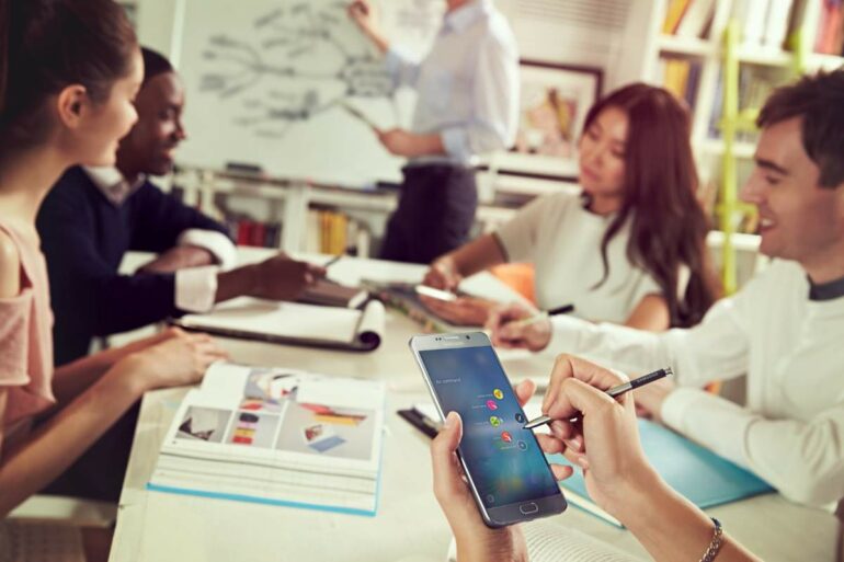samsung galaxy note 5 in action