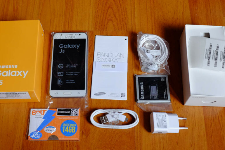 samsung galaxy J5 package