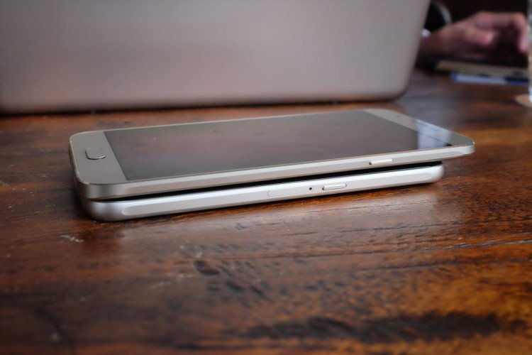 Ketebalan Samsung Galaxy A8 dibandingkan Galaxy S6