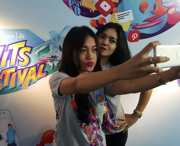 5 Trik Agar Foto Selfie Tidak Berbuah <em>Bully</em> di Social Media 27 Samsung Galaxy Hits Festival