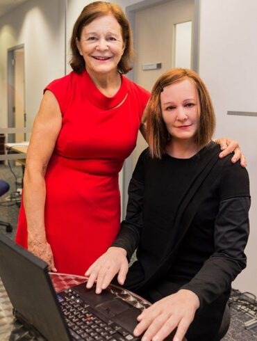 Mengerikan! Wujud Robot Ini Mirip dengan Penciptanya 26 Nadine robot 3