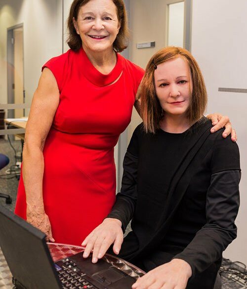 Mengerikan! Wujud Robot Ini Mirip dengan Penciptanya 26 Nadine robot 3