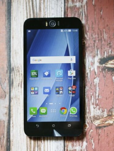 ASUS ZENFONE 2 SELFIE 1