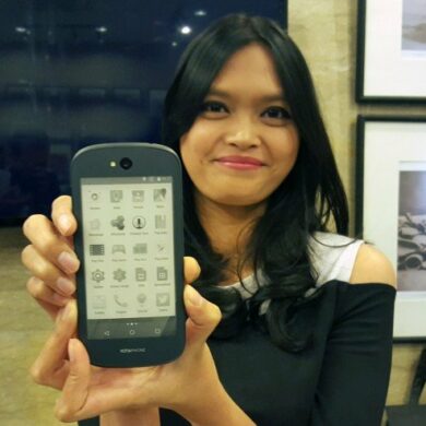 Launching YotaPhone 2 1