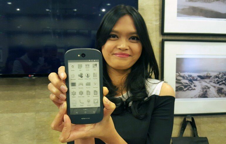 Launching YotaPhone 2 1