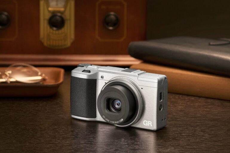 Ricoh GR II Silver Edition 1