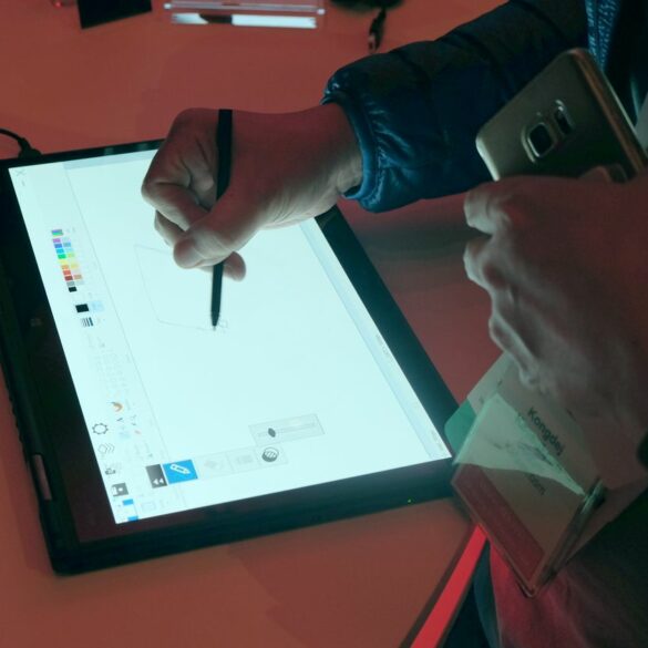 ces 2016 lenovo thinkpad x1 yoga pen