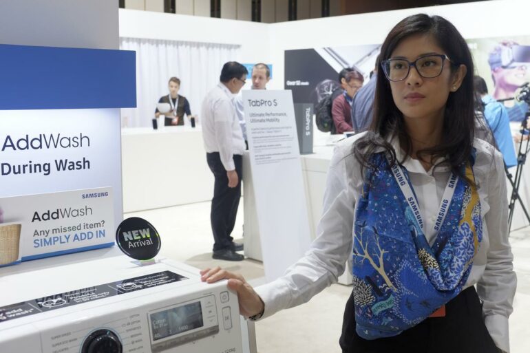 Samsung Pamerkan Mesin Cuci Inovatif & Kulkas Pintar di Forum 2016 31 samsung forum 2016 dian sastro addwash washing machine