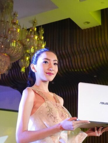 ASUS UX305 1