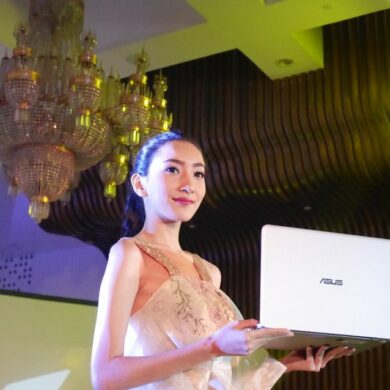 ASUS UX305 1