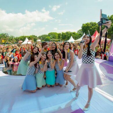 Cherrybelle berfoto dengan EOS M10