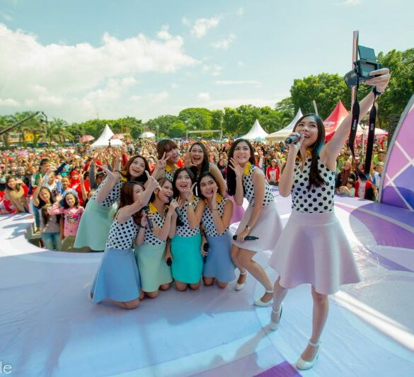 Cherrybelle berfoto dengan EOS M10