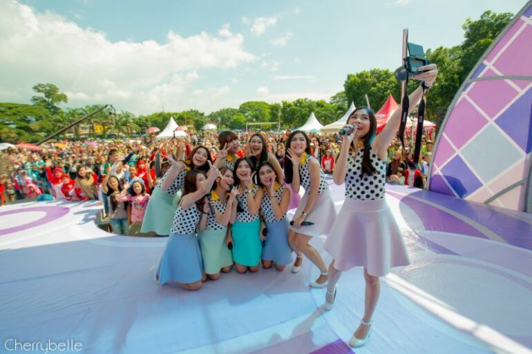 Cherrybelle berfoto dengan EOS M10 Cherrybelle berfoto dengan EOS M10