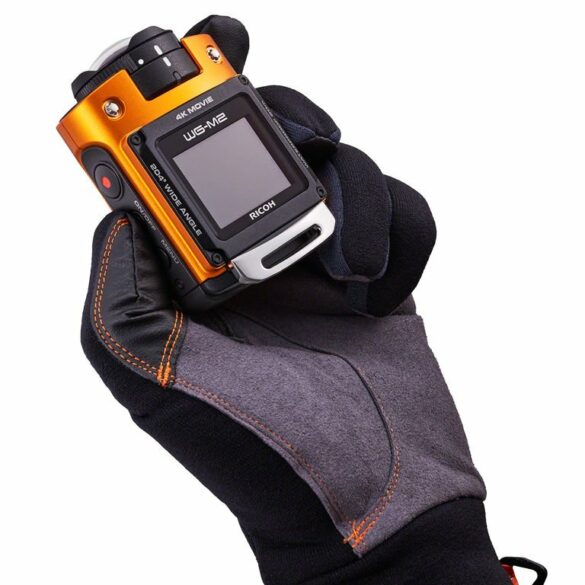 Ricoh Perkenalkan WG-M2, Kamera Aksi Ringan dengan Dukungan Video 4K 35 Ricoh WG M2 diving