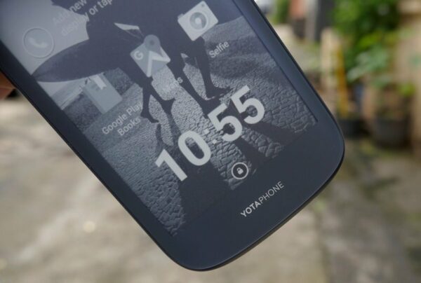 YotaPhone 2 3 YotaPhone 2 3