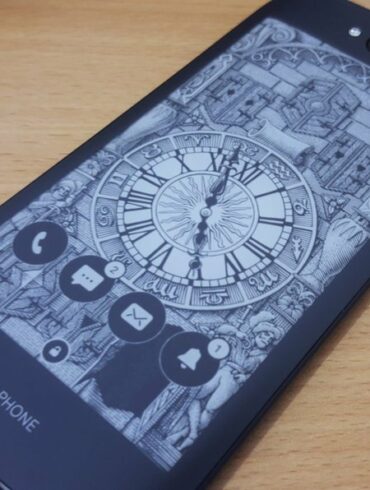 YotaPhone 2 7