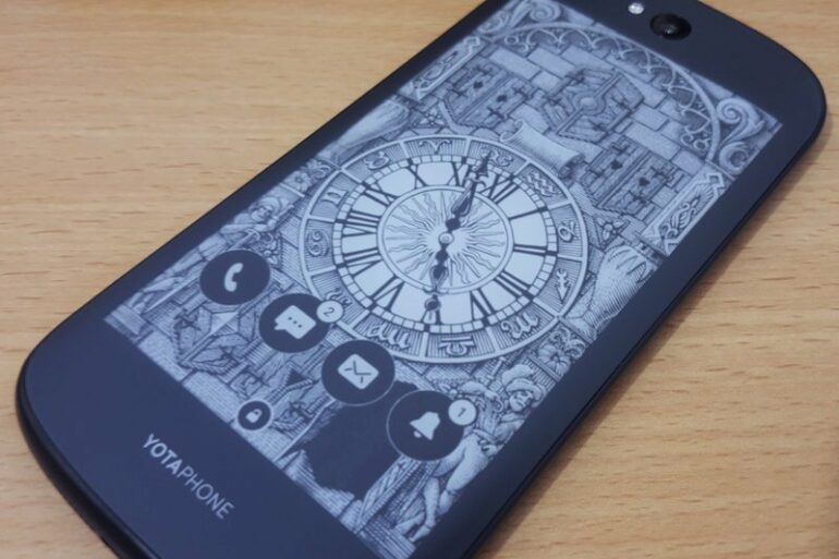 YotaPhone 2 7