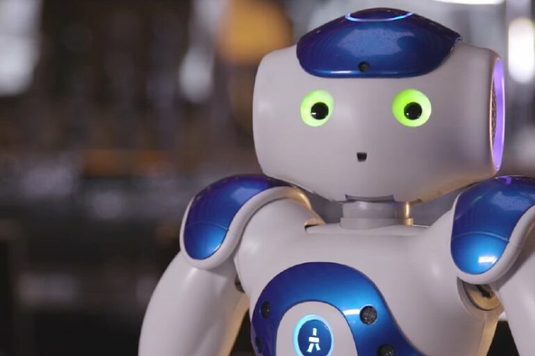 Kini Robot Bisa Dipekerjakan Sebagai Resepsionis Hotel 32 connie robot