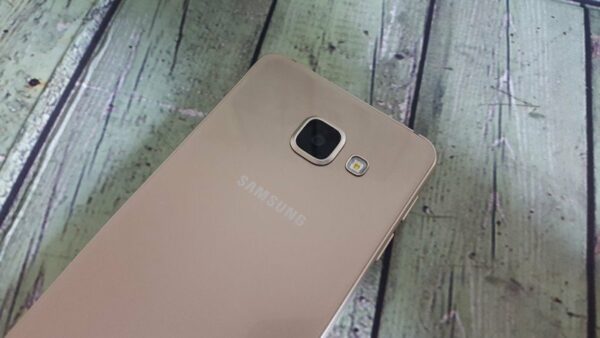Samsung Galaxy A3 2016 2