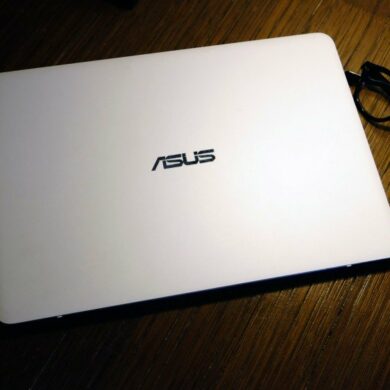 ASUS UX305 1