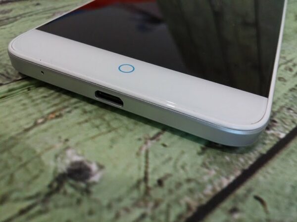 Review ZTE Blade V7 Lite 23 ZTE Blade V7 Lite lower