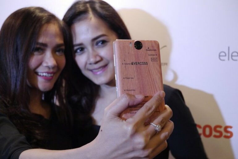 Launching Evercoss Elevate Y2 Power 1