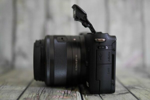 Canon EOS M10 3