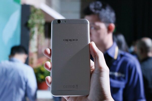 Hands on Oppo F1s 3